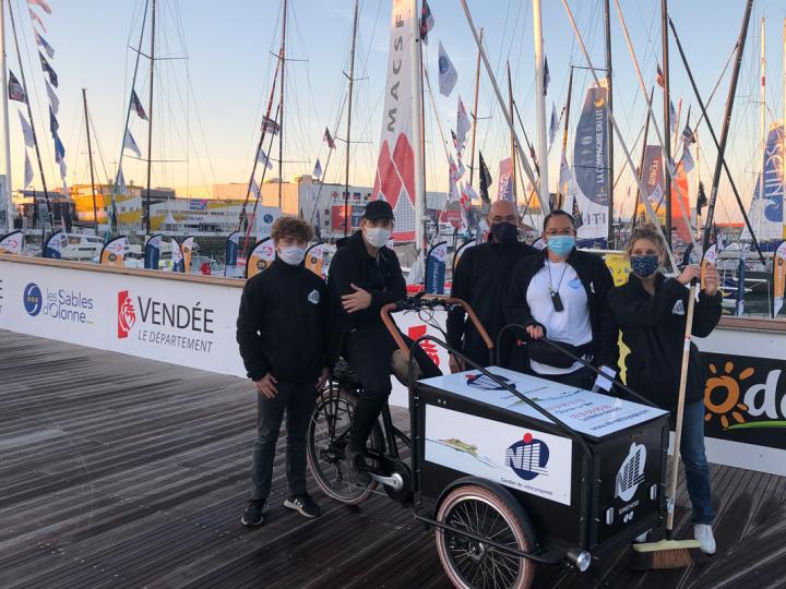 Des agents de propreté NIL sur le pont du Vendée Globe